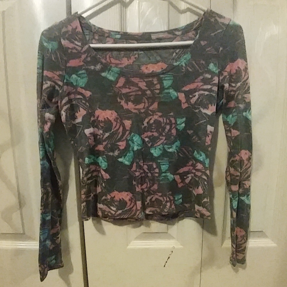 Grey long sleeve shirt with rose pattern